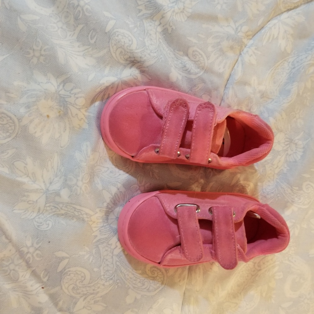Girls shoes